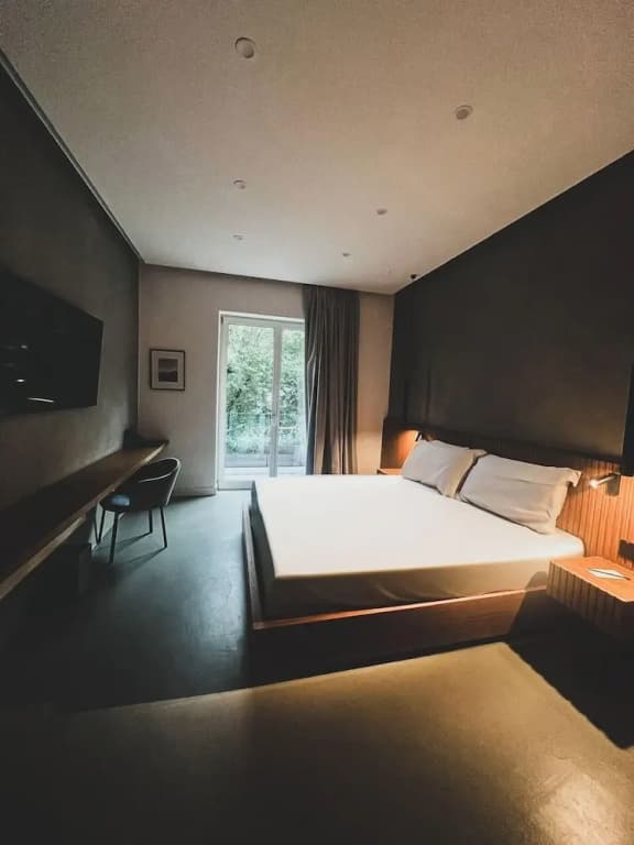 J Maluni City Hotel - photo 48