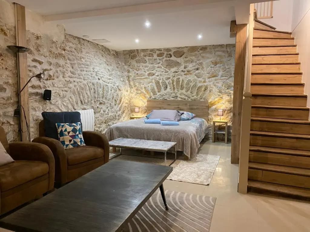 Large And Unique Souplex 60sqm, Well Located - photo 3