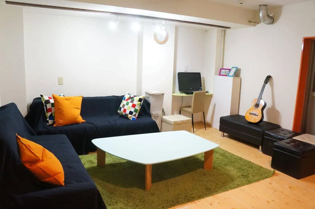 J-Hoppers Osaka Guesthouse - photo 15