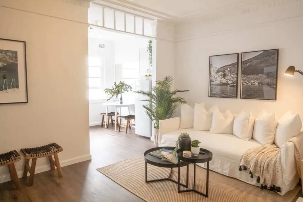 Stylish 1 Bedroom Apartment Near Beach - photo 2