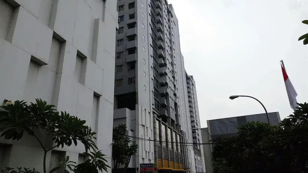 Good And Comfortable Studio At Menteng Square Apartment - photo 1