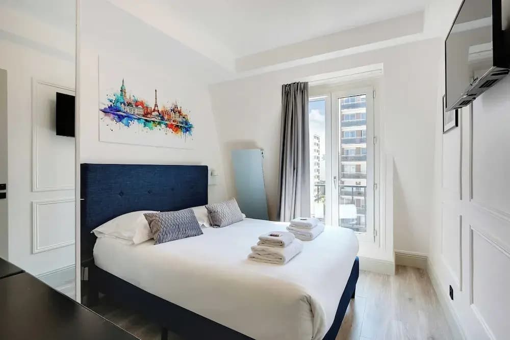 Amazing 2bd/6p apt With A/C - Bastille - photo 3