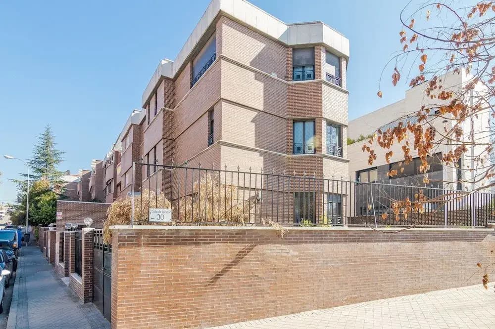 AYZ Ulises - Auto check-in property - photo 1