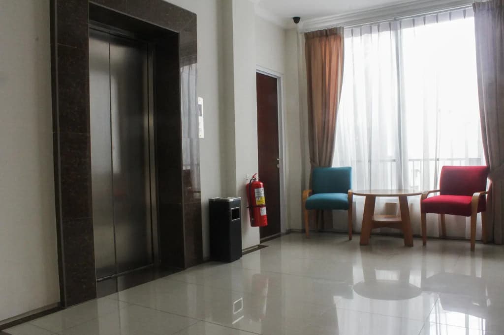 ZEN Rooms Kuningan Anggrek - photo 12