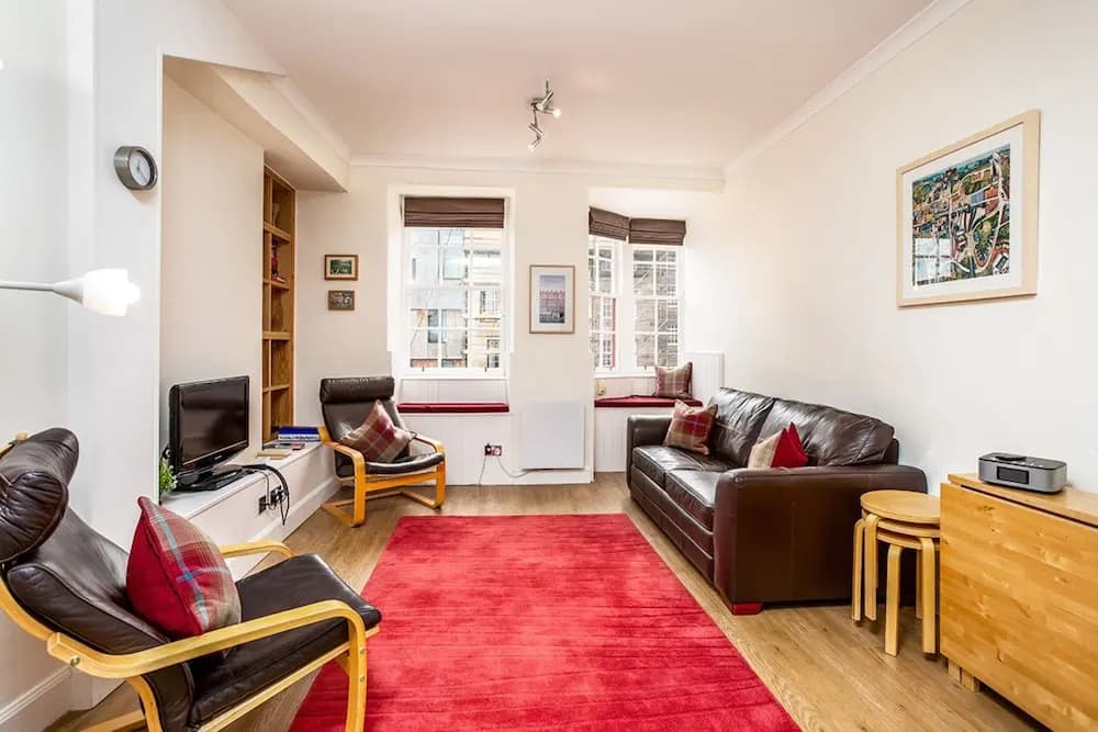 Lovely 2-bed Apartment in Old Town Edinburgh - photo 4