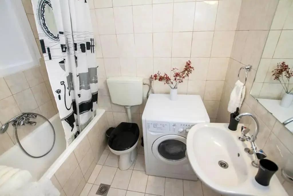 2BDR OlympianZeus Apt with Netflix - photo 6