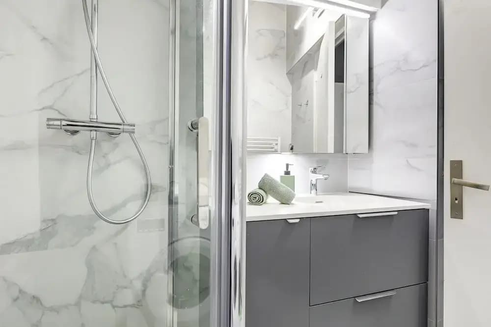 Charming 1BR in Saint-Germain Sleeps 4 - photo 8