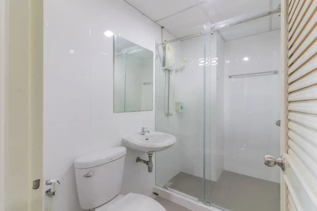 Collection O Siam Privi Hotel - photo 6