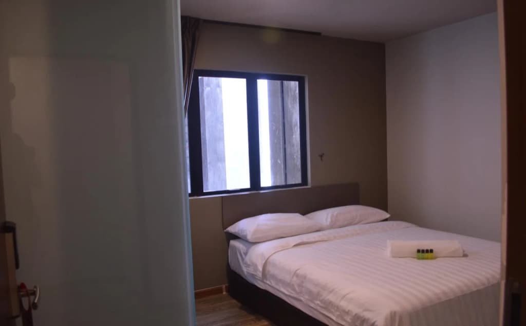 Your Hotel Kayangan - photo 4