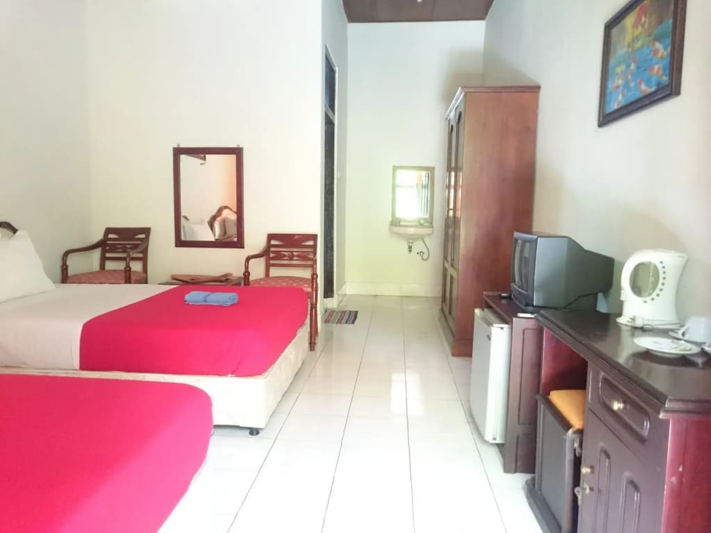 Catur Adi Putra Hotel - photo 4