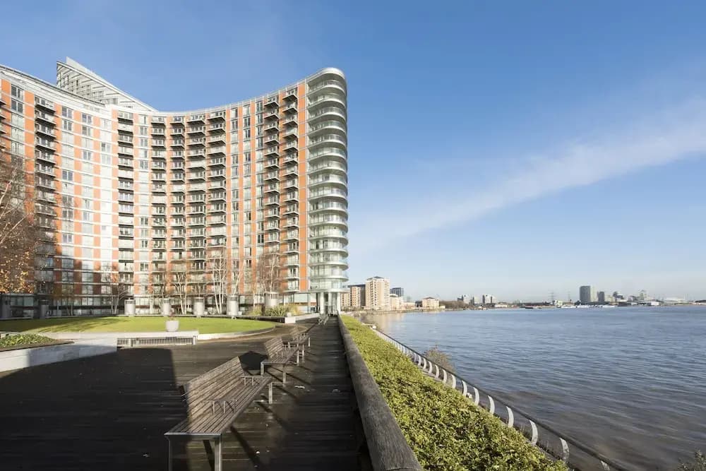 Modern 2BR Flat with Thames River View - photo 12