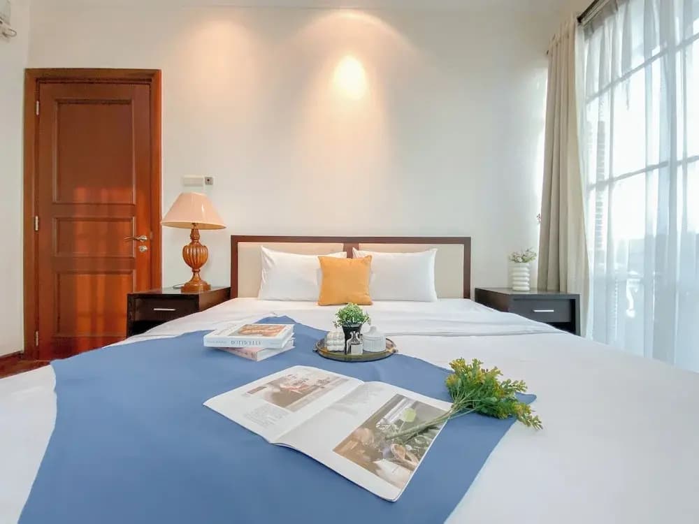 Spacious 2Br With Mall Access At Bellezza Apartment - photo 3