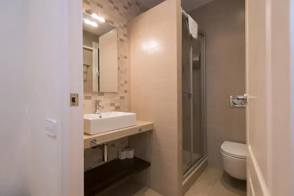 Hostal Tuset - photo 7