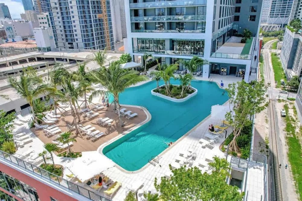 Luxury 2br-2bth Balcony Pool - photo 27