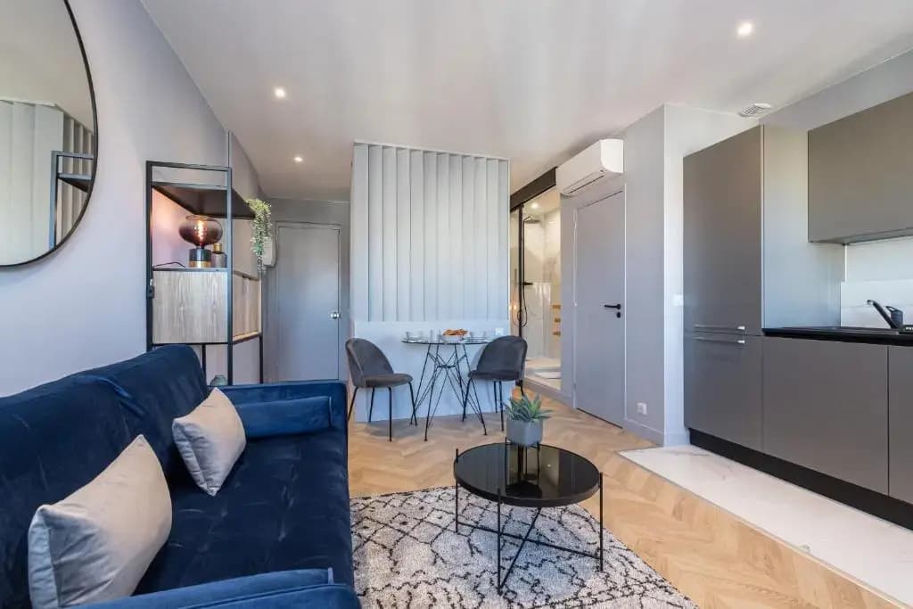 SMARTBNB - Dernier etage Ascenseur - 1 min Plage et Zone Pietonne - photo 4