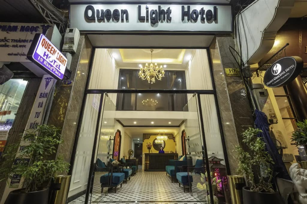 Queen Light Hotel - photo 1