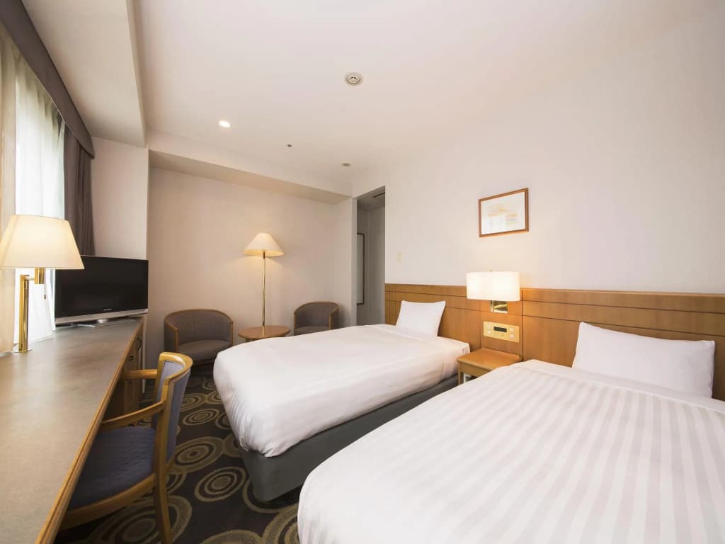 Jr-East Hotel Mets Tabata - photo 2