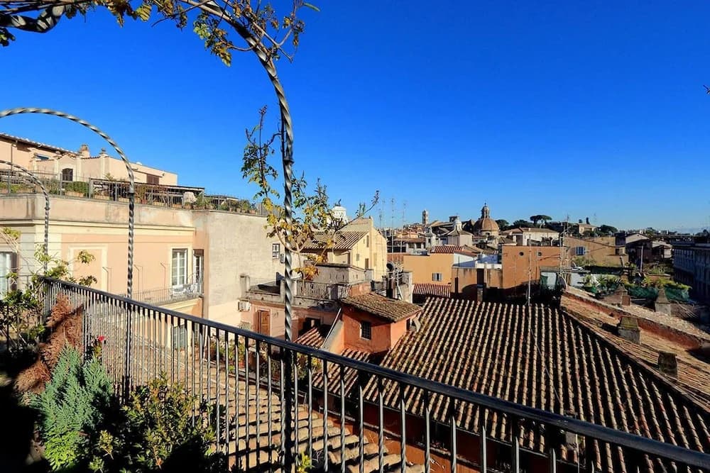 Piazza Mattei Terrace Apartment - photo 1