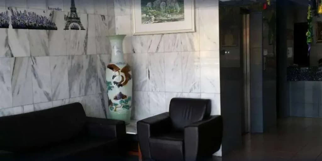 Dragon & Phoenix Hotel - photo 5