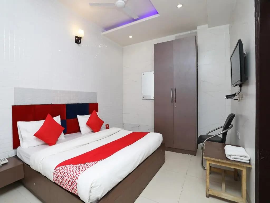 Hotel Dev Palace By OYO Rooms - photo 1