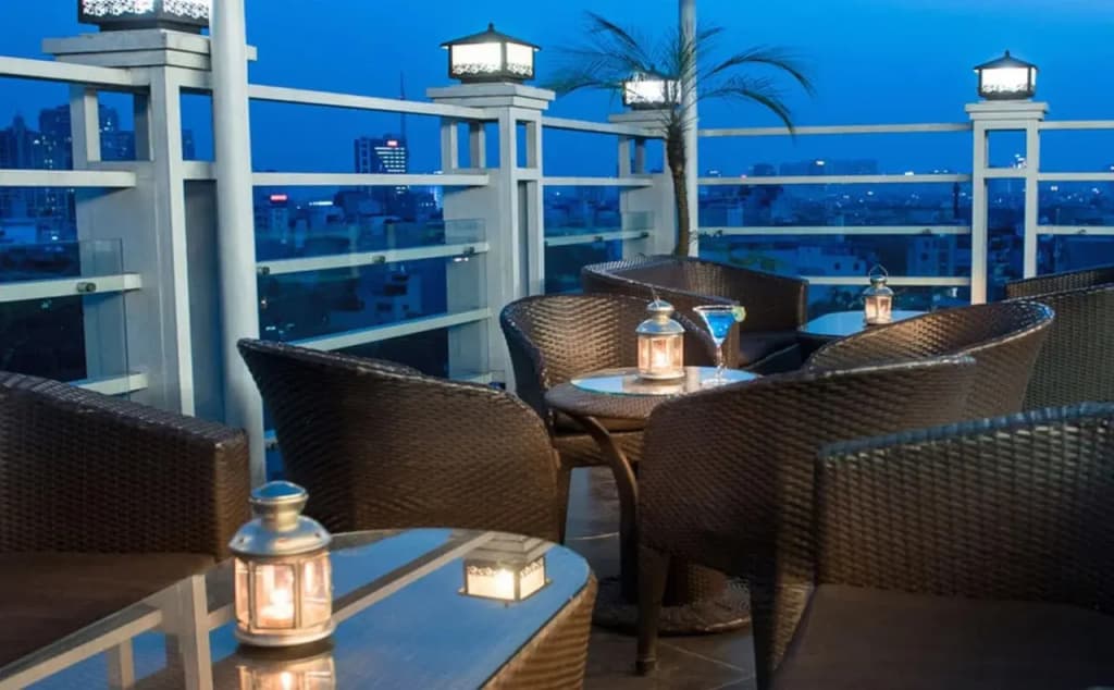 May De Ville Corner Hotel - photo 5