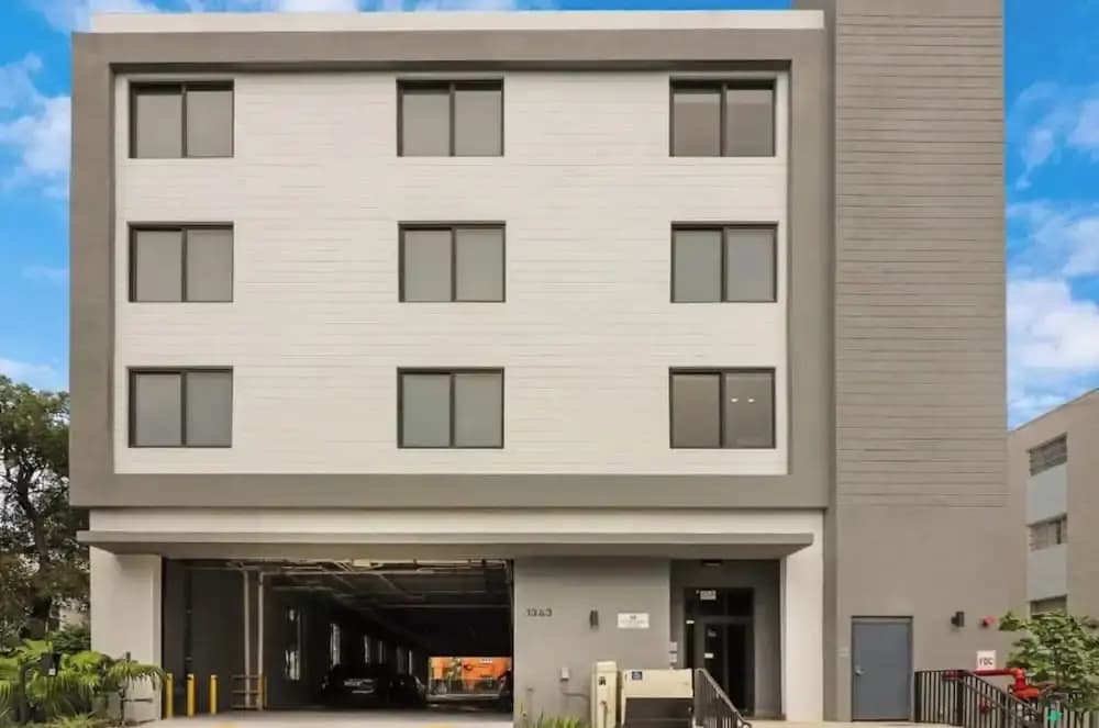 Metro Park Hotel - photo 1