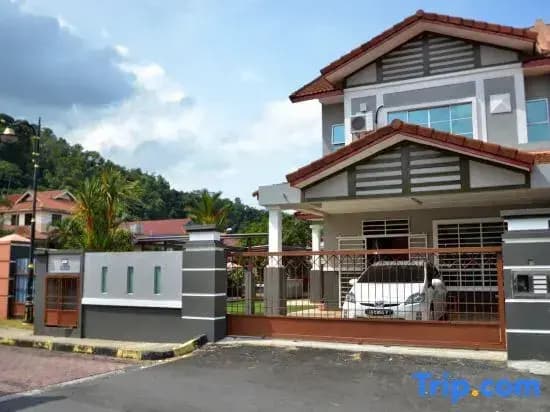 Puteri Indah Homestay - photo 9