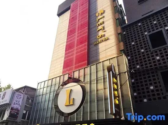 Let's Stay Hostel - photo 2
