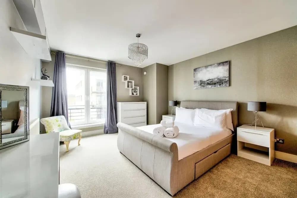 Modern 3 Bed/2bath City Centre Apartment - photo 2