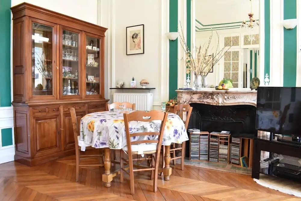 Charming 2 Bedroom Apartment With City View - photo 14