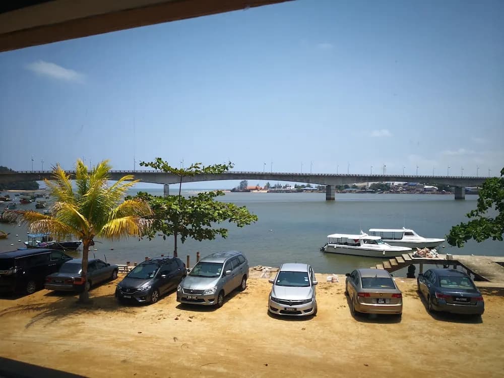 Riverbank Dungun Guesthouse & Cafe - photo 12