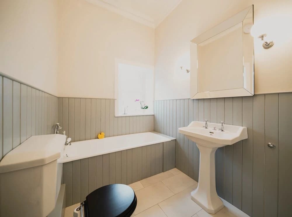 Beautiful 3 Bedroom Georgian Townhouse With Parking - photo 7
