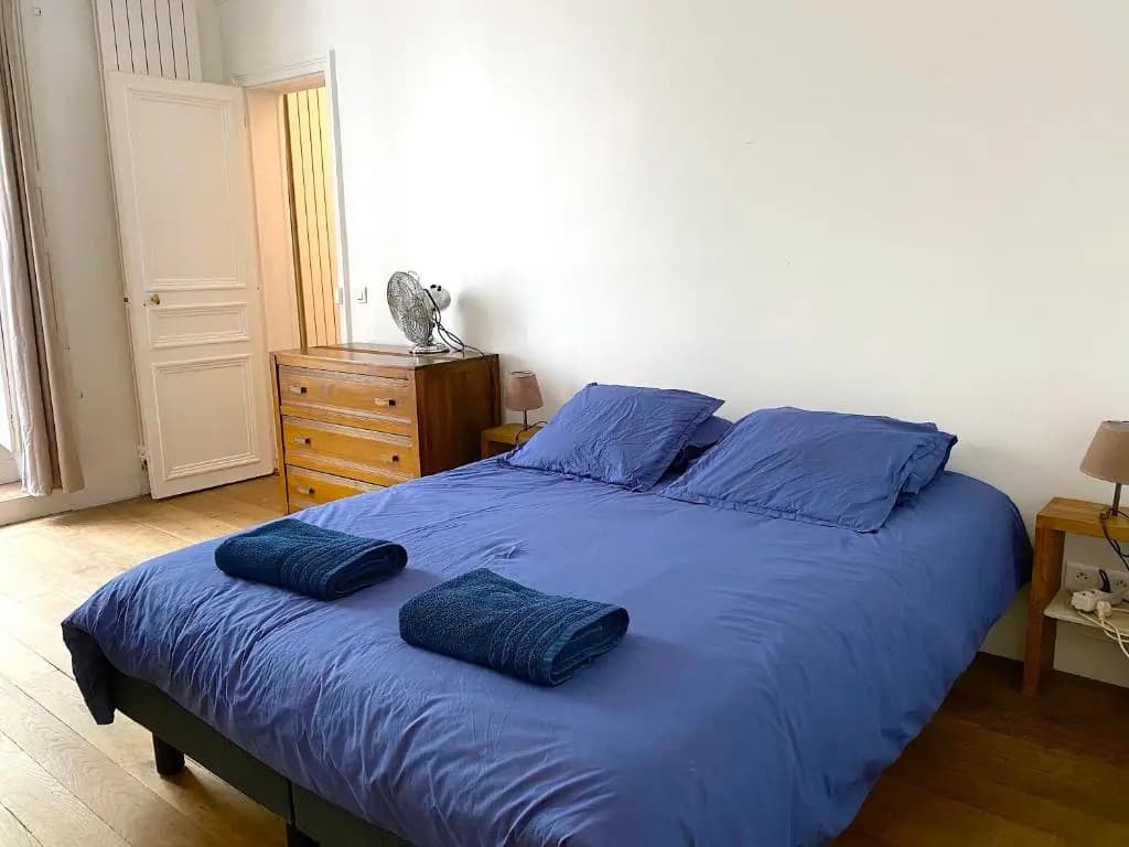 Quiet & Very Central 2 BR Flat - photo 3