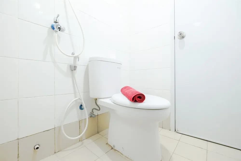 Simply & Clean Bassura City Apartment - photo 8