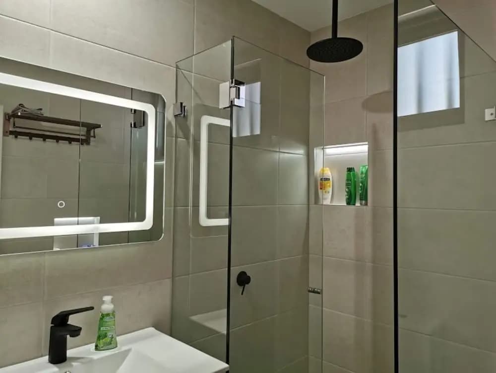 Serviced Waterfront Whole Villa Sydney - photo 18