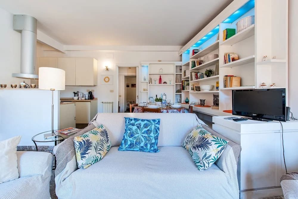 Spanish Steps Apartment - photo 2