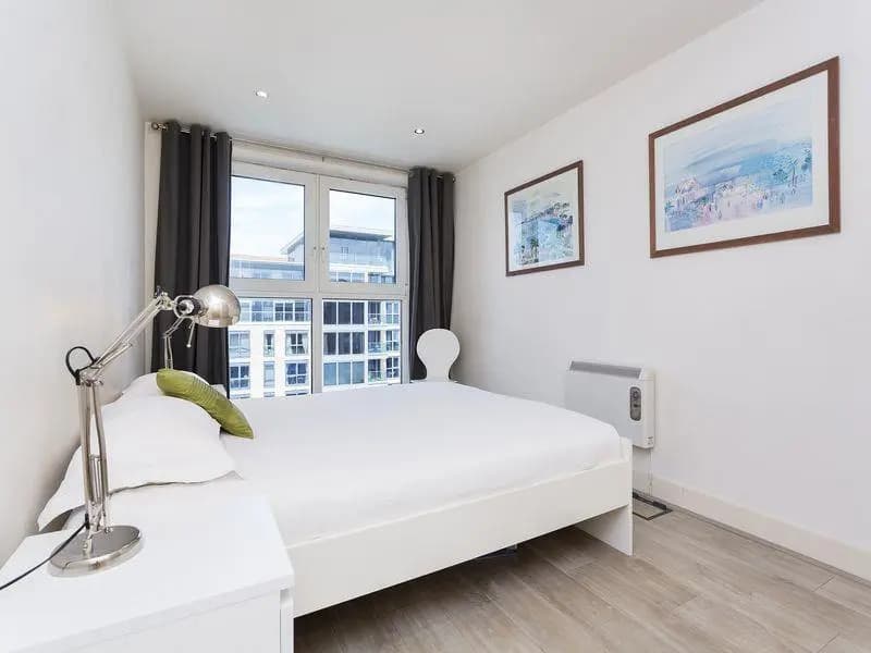 Veeve  2 Bed Flat With Views Imperial Wharf Fulham - photo 3