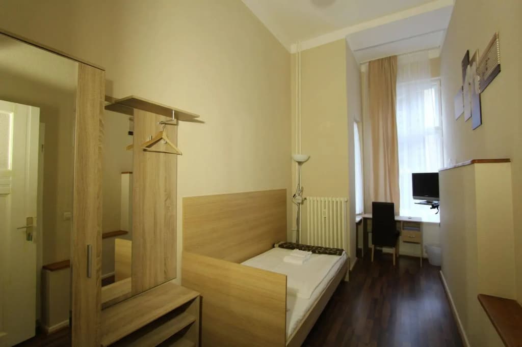 Hotel Pension Elegia am Kurfürstendamm - photo 4