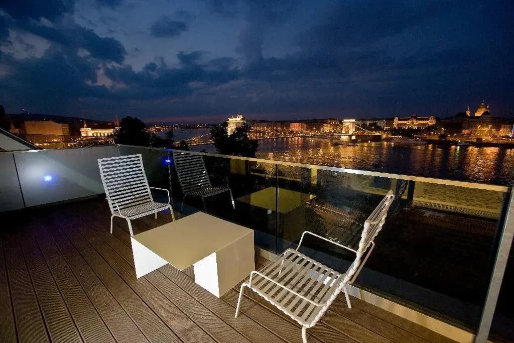 Leon Hotel & Lounge - photo 16
