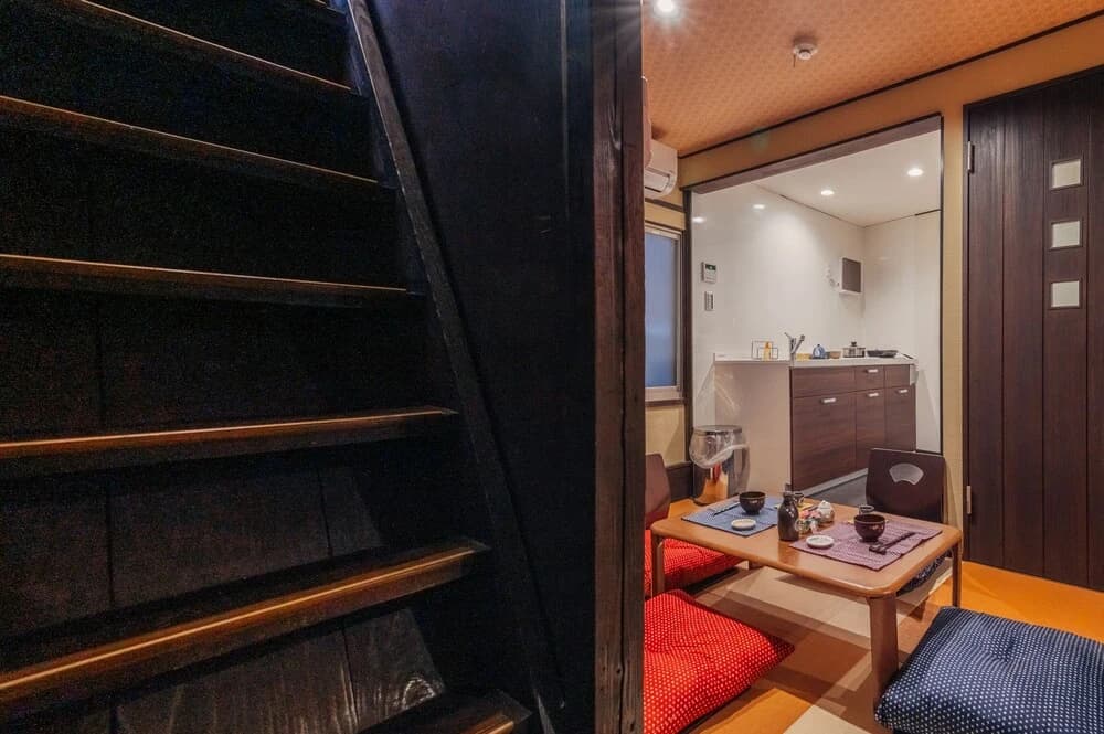 Local stay in Namba - photo 5