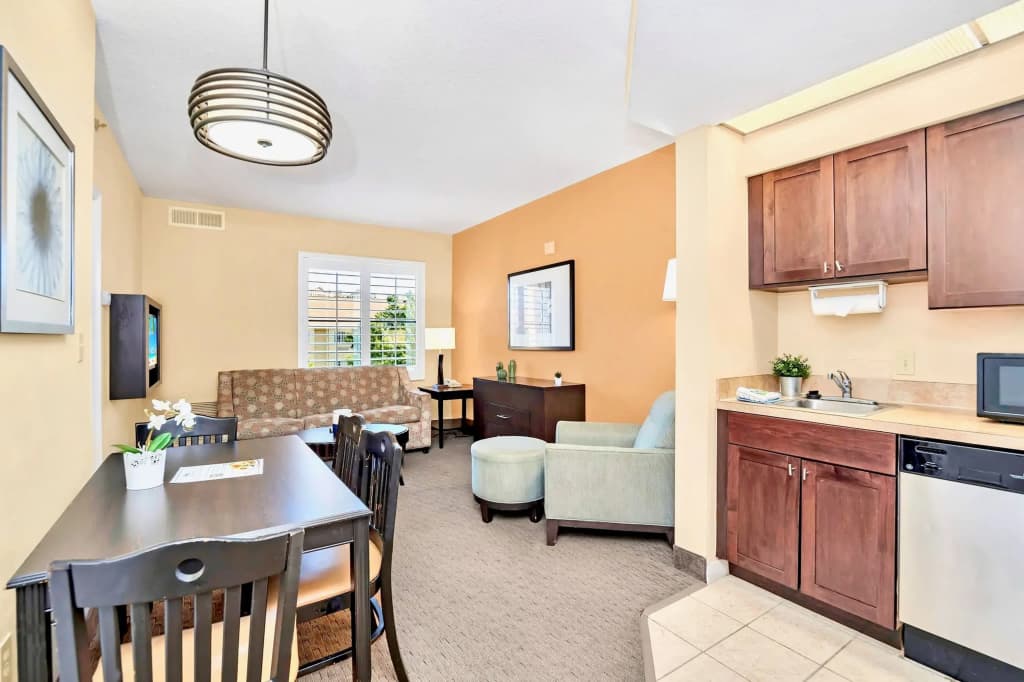 Condo Close to Universal Studios - Pool, Hot Tub! - photo 16