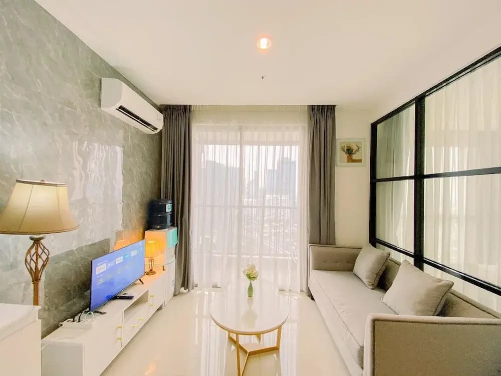 Homey and Warm 1BR at Ciputra World 2 Apartment - photo 5
