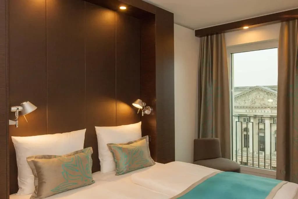 Motel One Berlin-Potsdamer Platz - photo 4