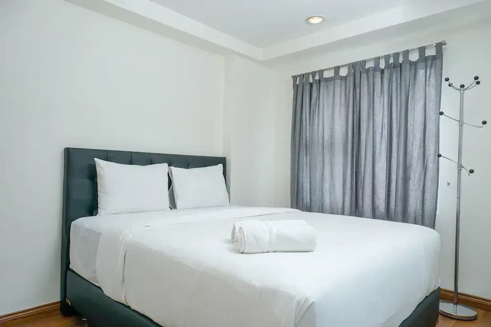 Best Spacious Studio Belmont Residence Puri Apartment - photo 1