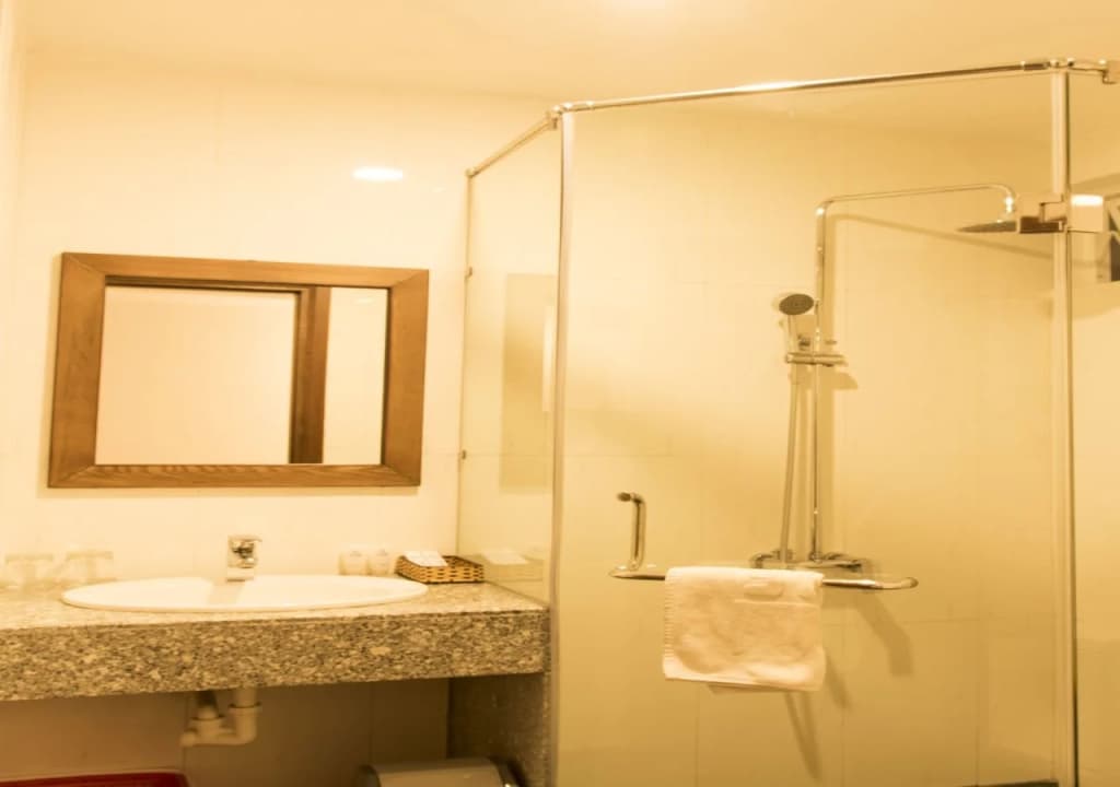 ELC Beach Hotel - photo 9