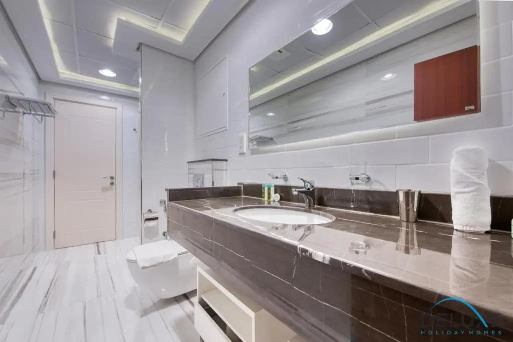 Classy 1BR in Bahar, Jumeirah Beach Residence by Deluxe Holiday Homes - photo 9