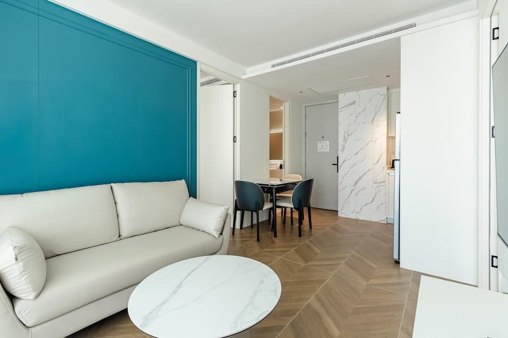 Unit 2303 Beachfront Pool-facing + Sea View - photo 11