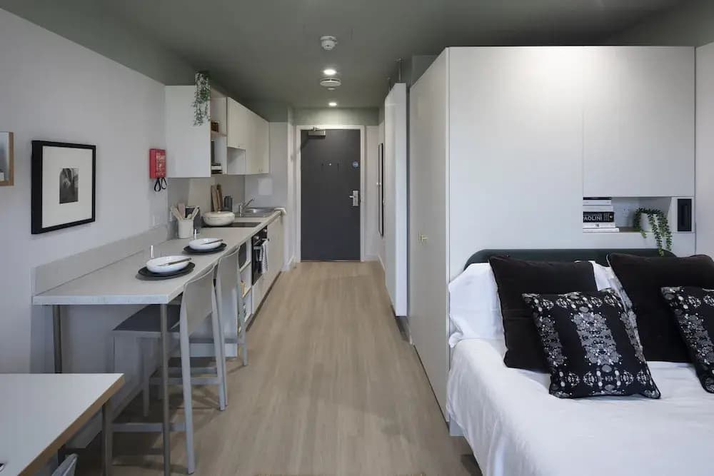Modern Studios with Kitchen & Ensuite - photo 2