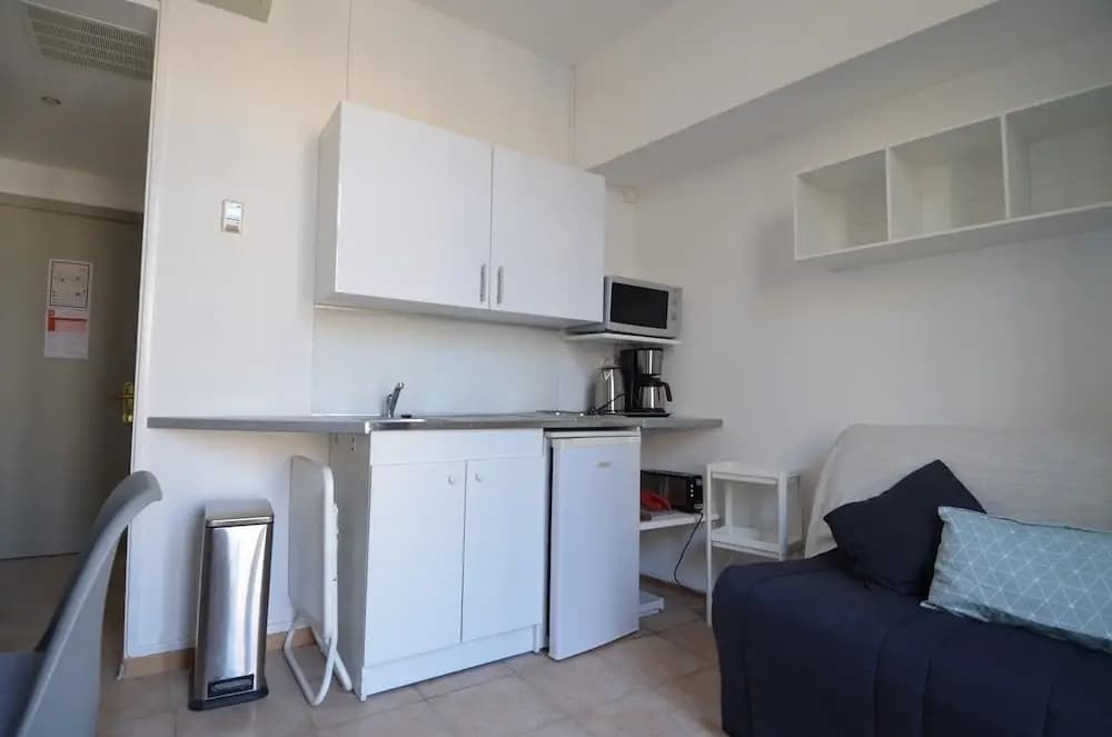 Studio in front of main train station in Nice near tramway - photo 12