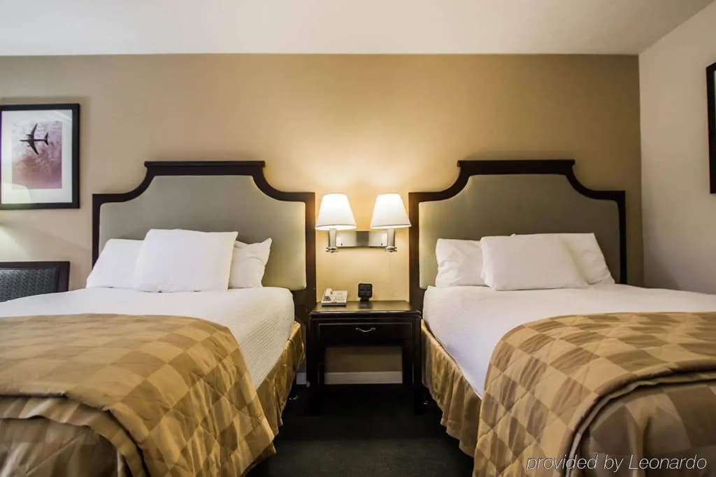 Rodeway Inn Near Florida Mall - photo 4